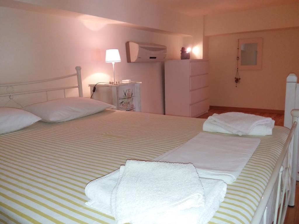 Roula'S Suites Ándros Esterno foto